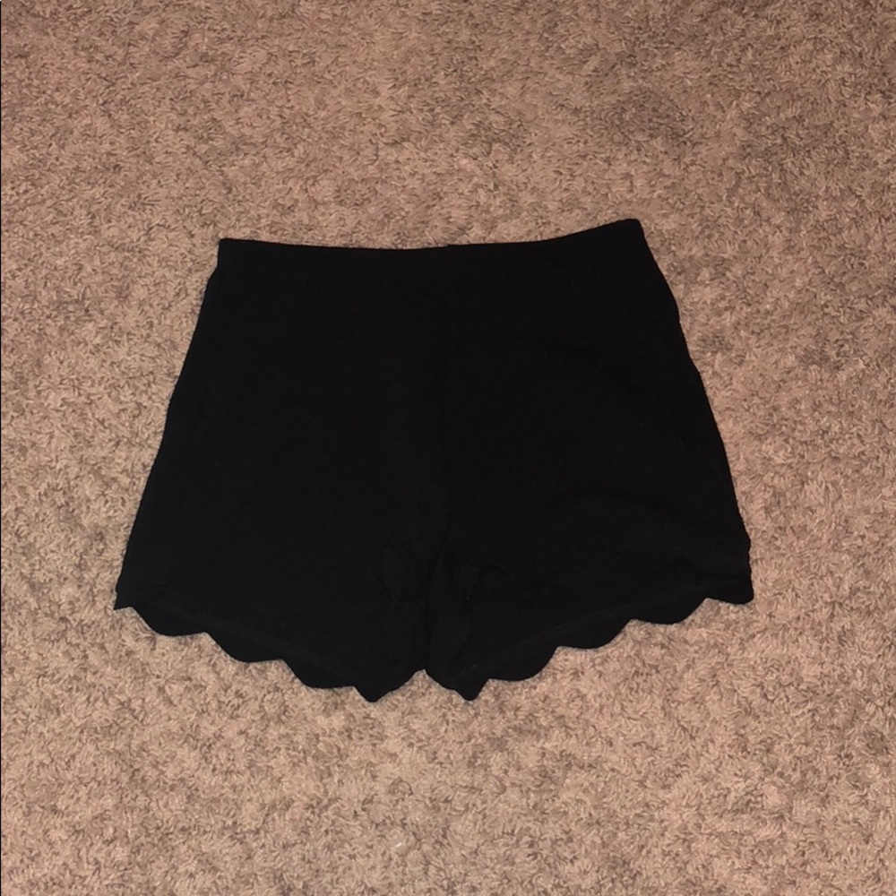 Black stretchy scalloped shorts
